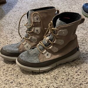Stylish Women’s Boots in Brown and Gray